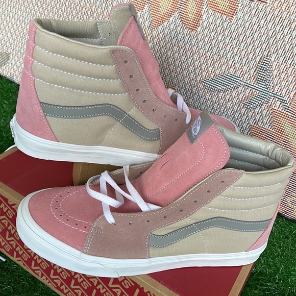 Vans WMNS Sk8-Hi
Color Block Pink/Multi
VN0A7Q5NBIY
Sneakers - Picture 11 of 16